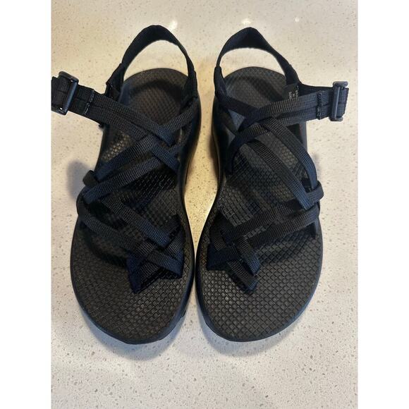 Chaco® Women's 7 M ZCLOUD™ X2 Adjustable Straps Cushioned Sandal in Solid Black - Picture 2 of 7